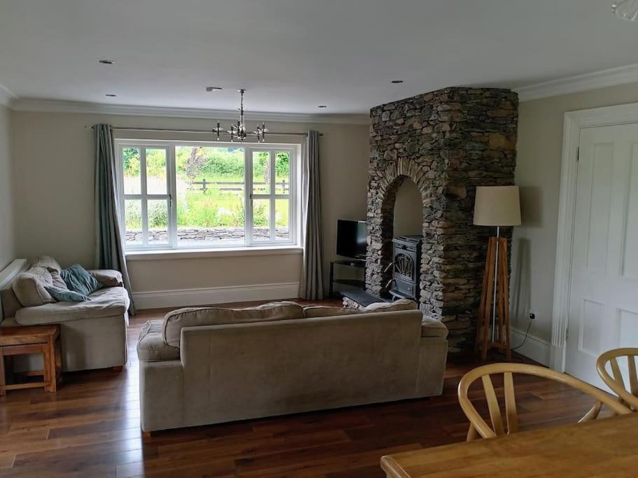 Conveniently Located House To Enjoy All Of Kerry Трали Экстерьер фото